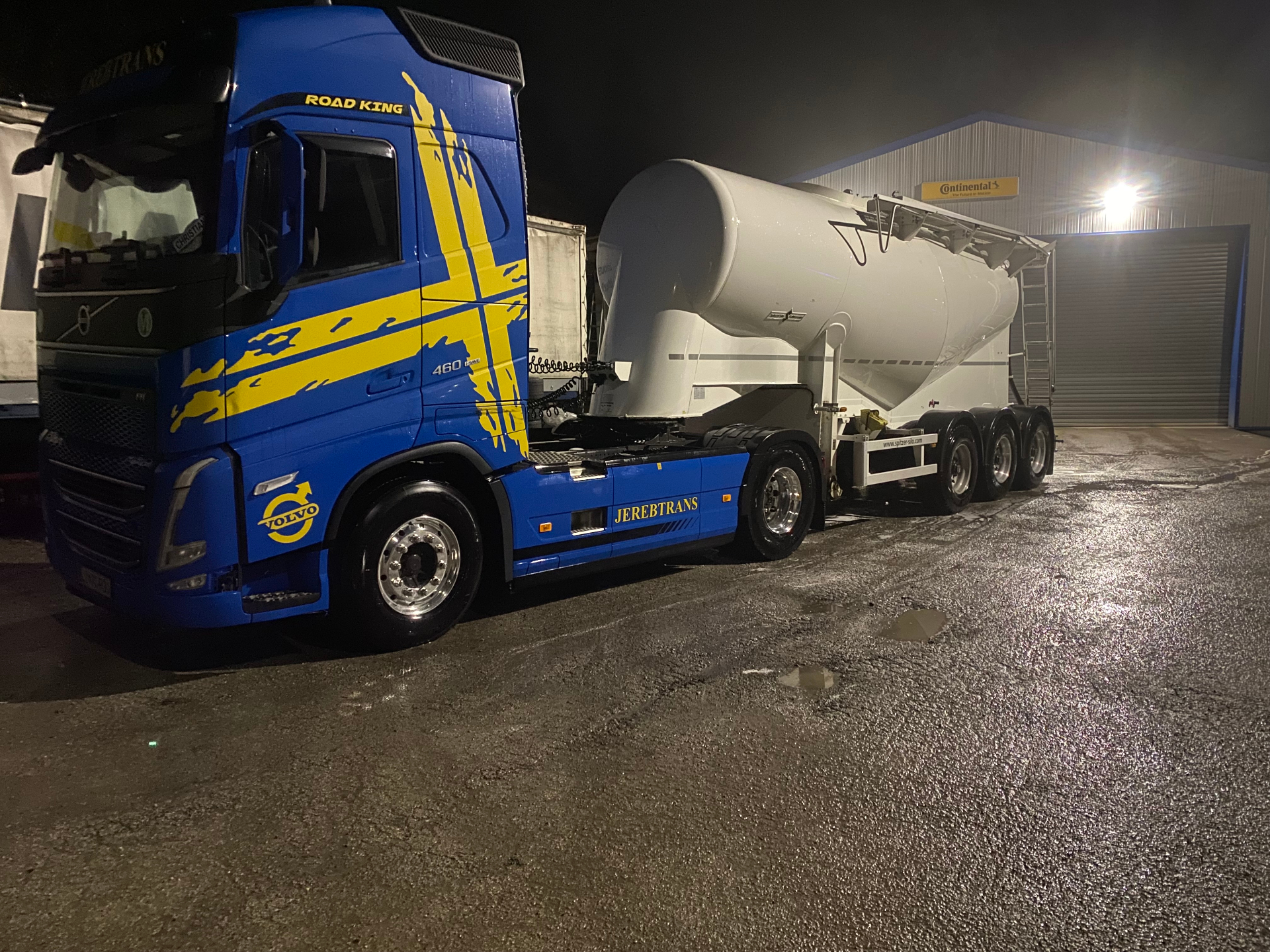 Volvo FH 460 · nočno nakladanje